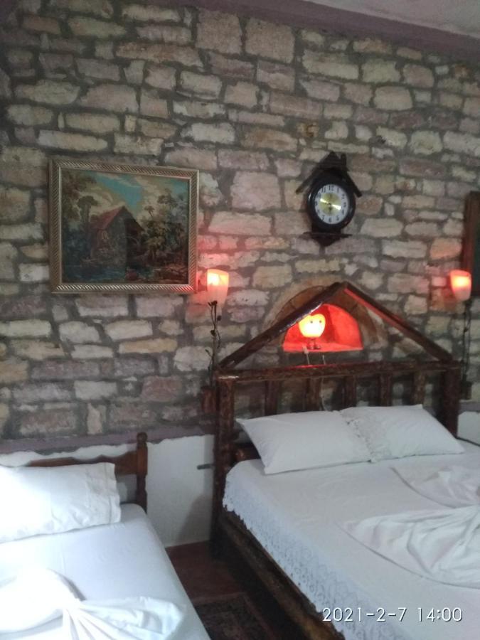 Karafil Guesthouse Gjirokastër Exteriör bild