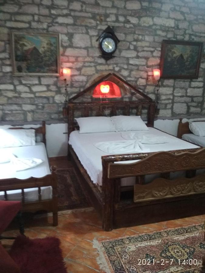 Karafil Guesthouse Gjirokastër Exteriör bild