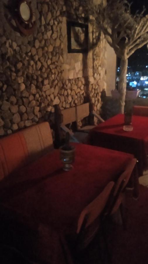 Karafil Guesthouse Gjirokastër Exteriör bild