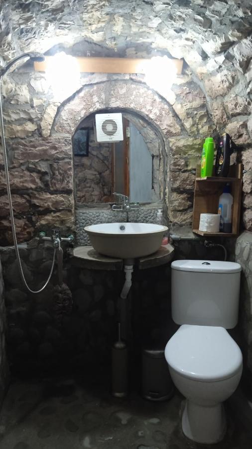 Karafil Guesthouse Gjirokastër Exteriör bild