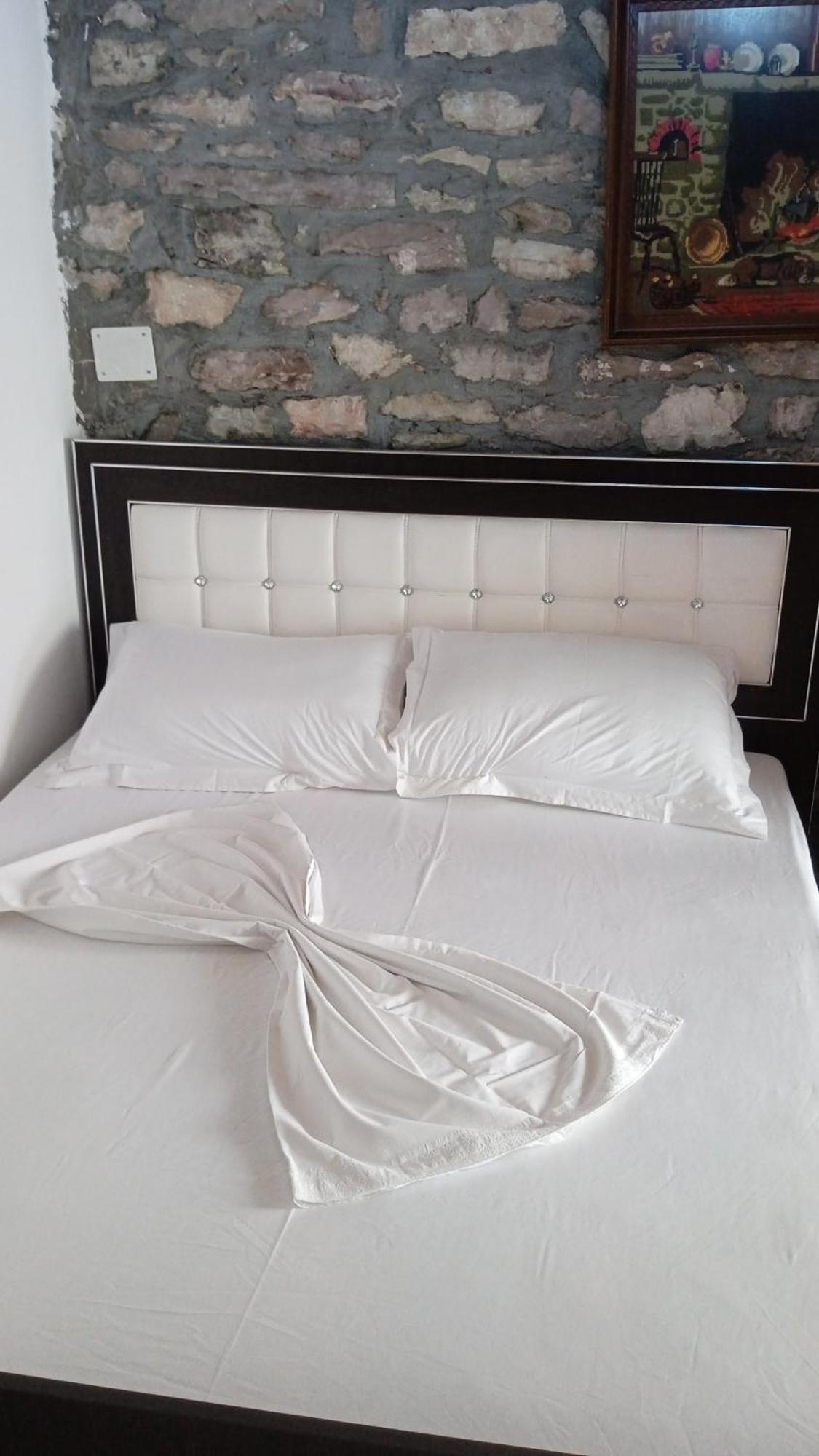 Karafil Guesthouse Gjirokastër Exteriör bild