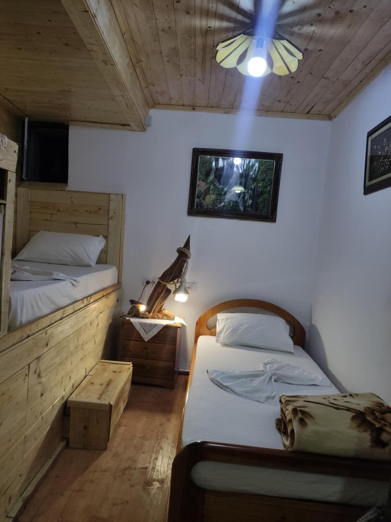 Karafil Guesthouse Gjirokastër Exteriör bild