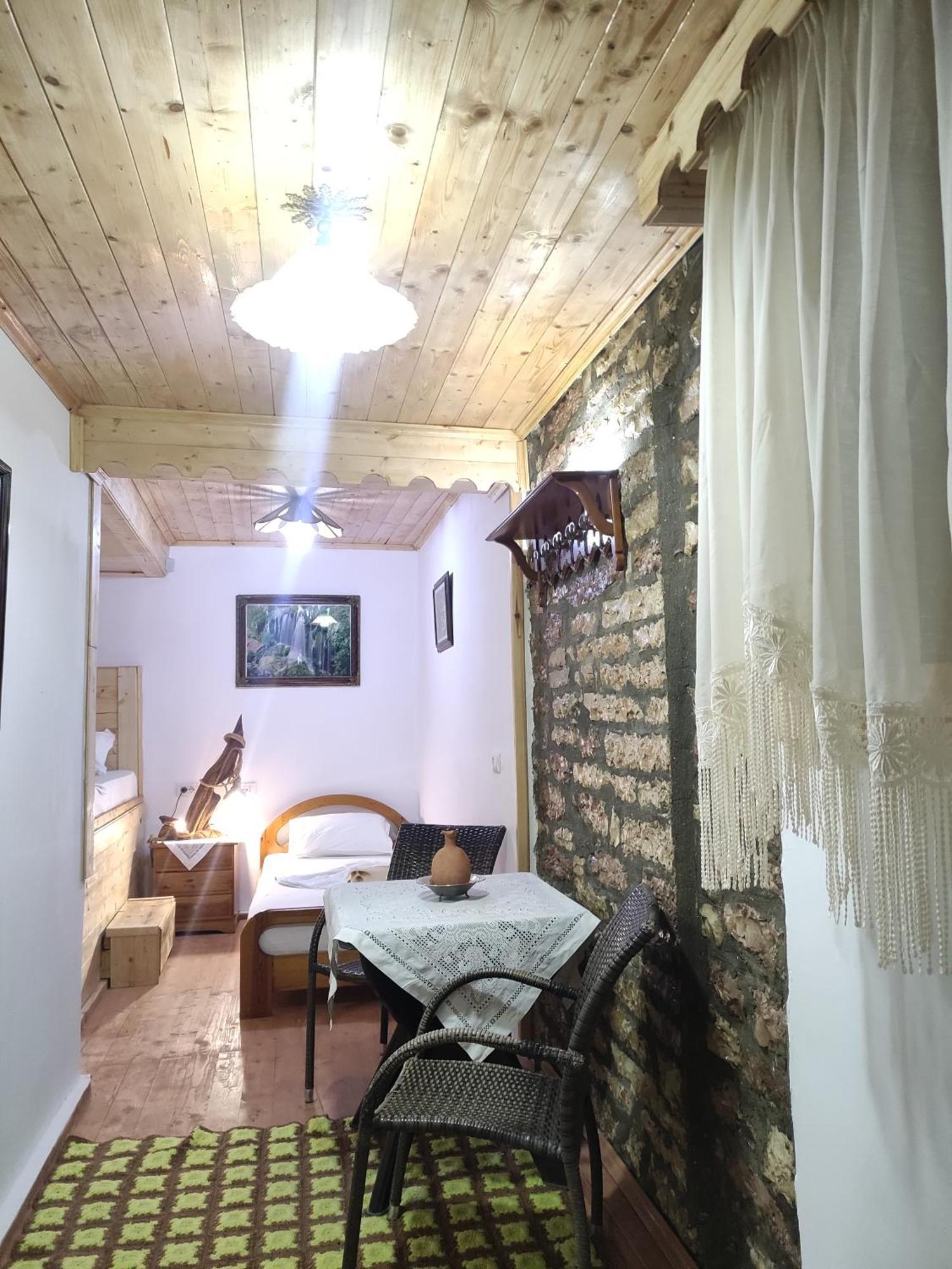 Karafil Guesthouse Gjirokastër Exteriör bild