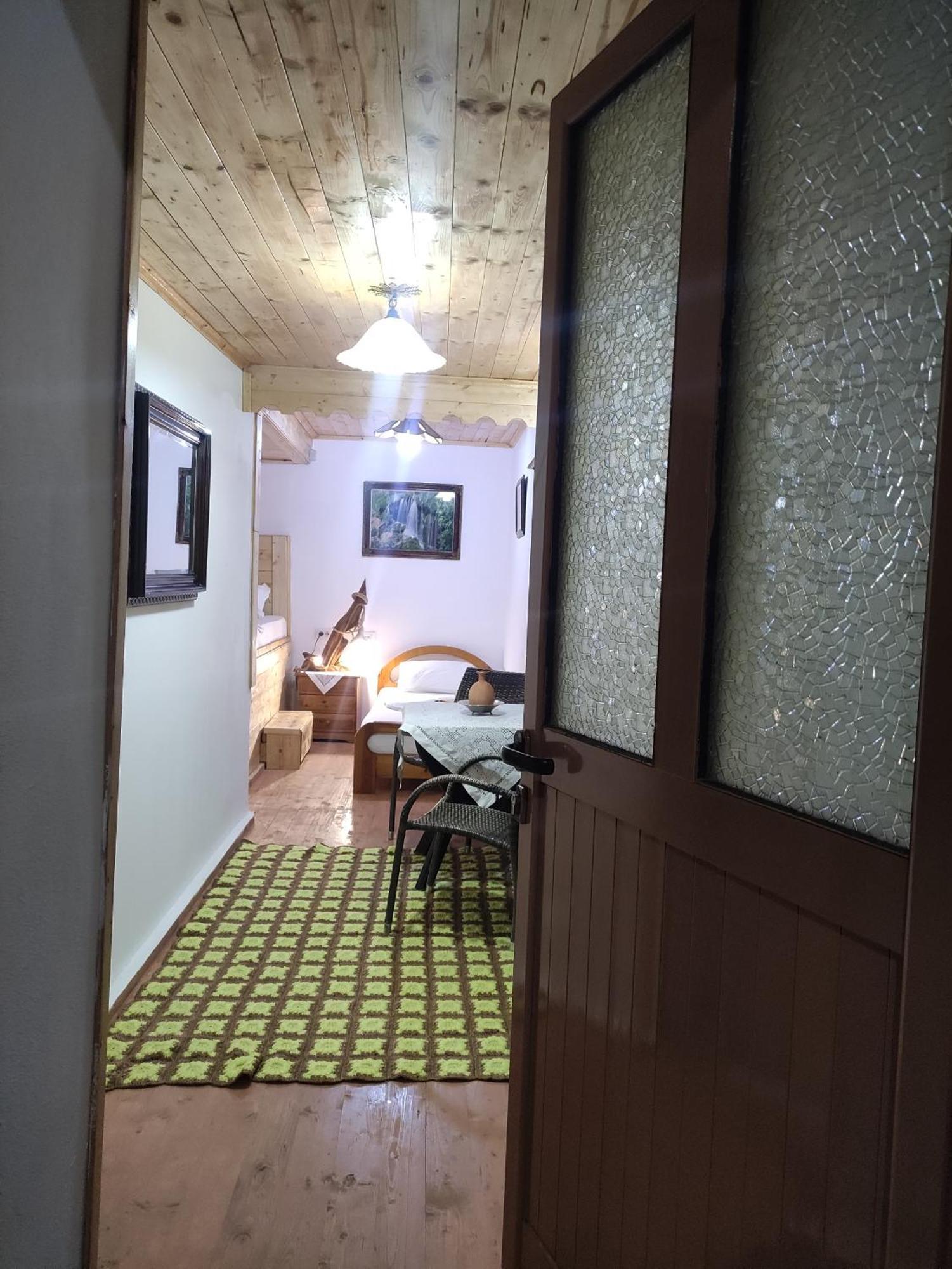 Karafil Guesthouse Gjirokastër Exteriör bild