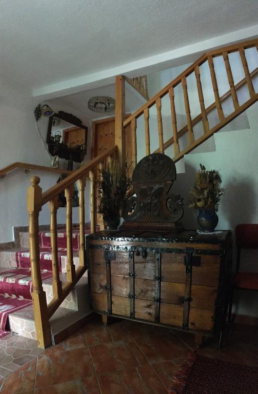 Karafil Guesthouse Gjirokastër Exteriör bild