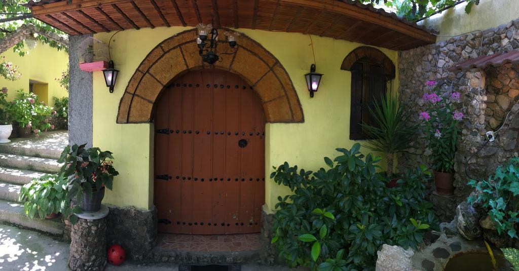 Karafil Guesthouse Gjirokastër Exteriör bild