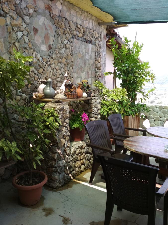 Karafil Guesthouse Gjirokastër Exteriör bild