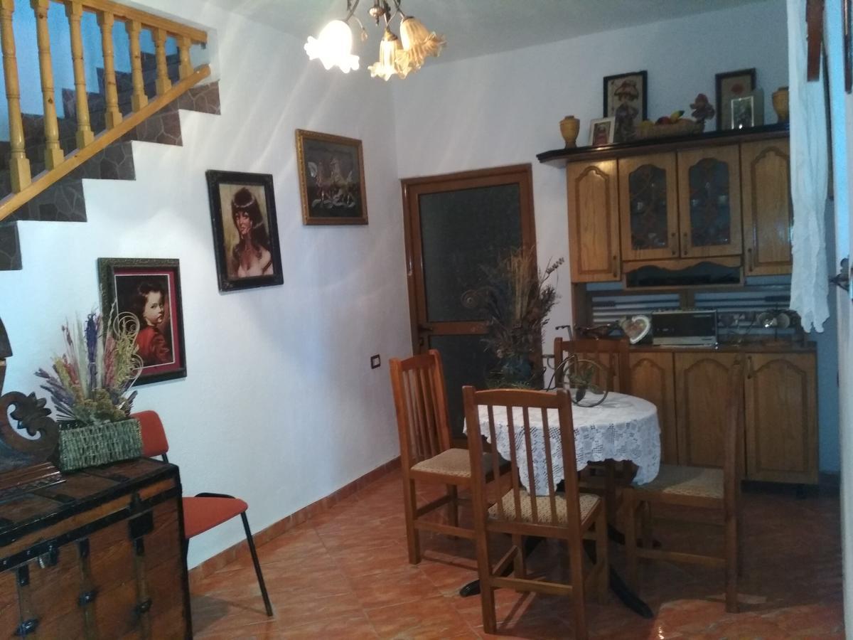 Karafil Guesthouse Gjirokastër Exteriör bild